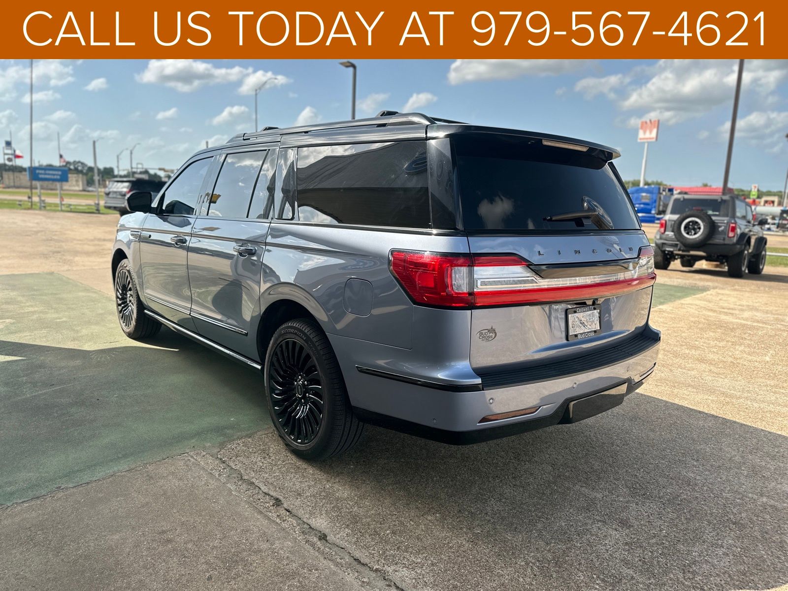 2021 Lincoln Navigator Black Label photo 2