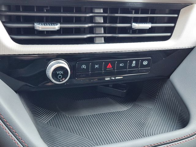 2025 Ford Explorer photo 10