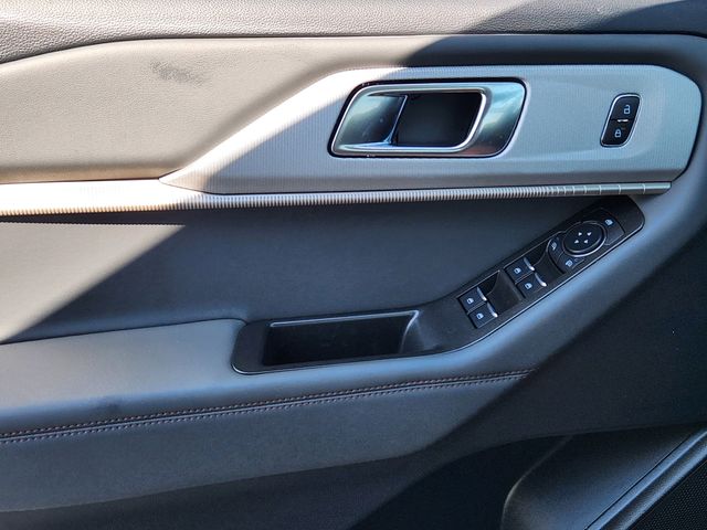 2025 Ford Explorer photo 13