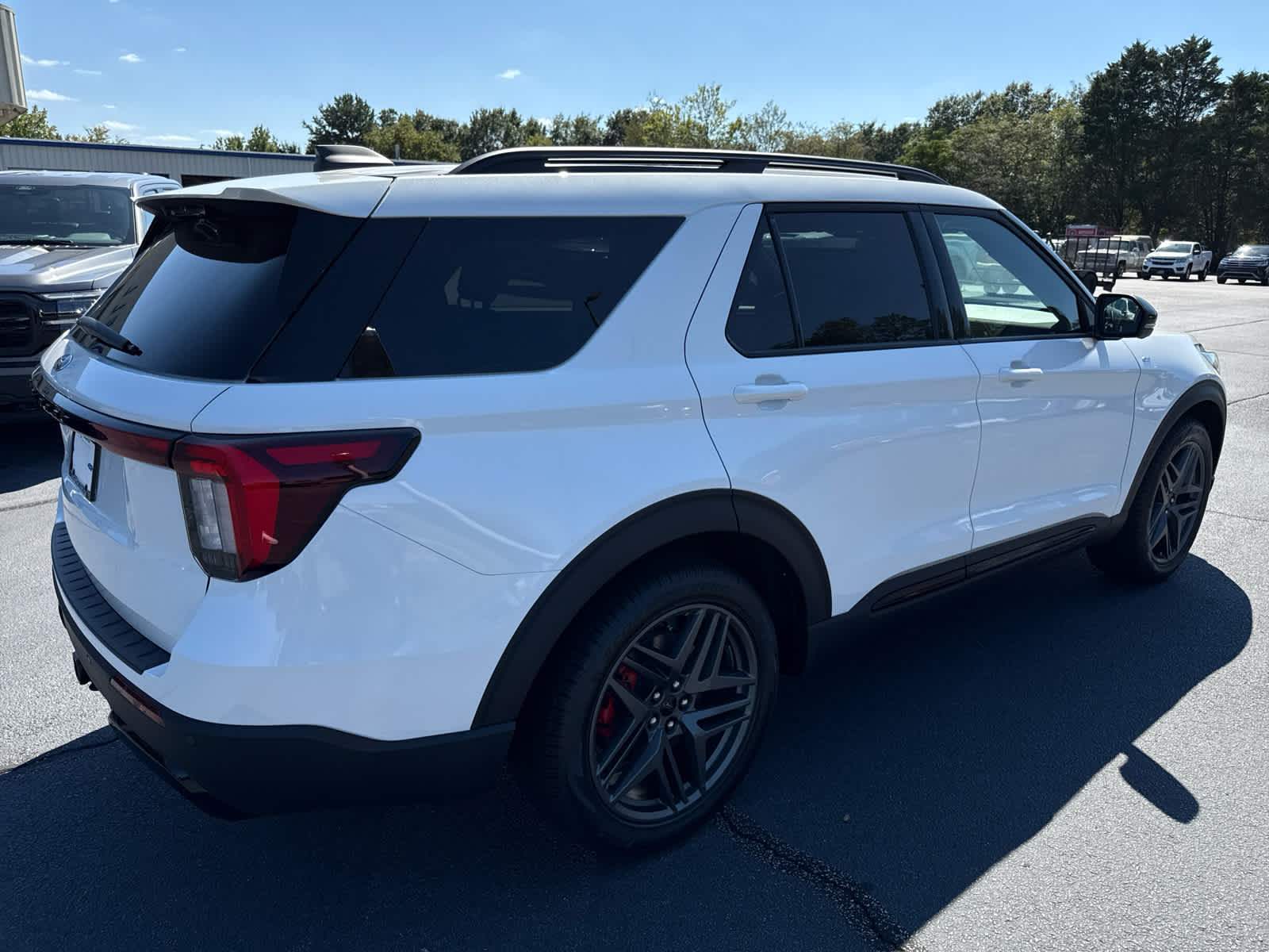 2025 Ford Explorer ST-Line photo 2