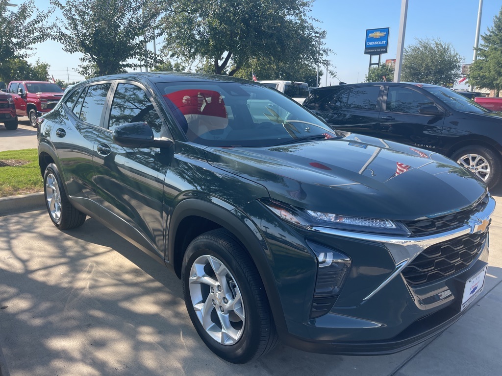 Used 2025 Chevrolet Trax LS