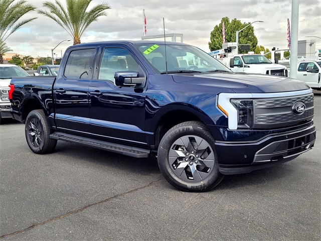 2025 Ford F-150 Lightning LARIAT