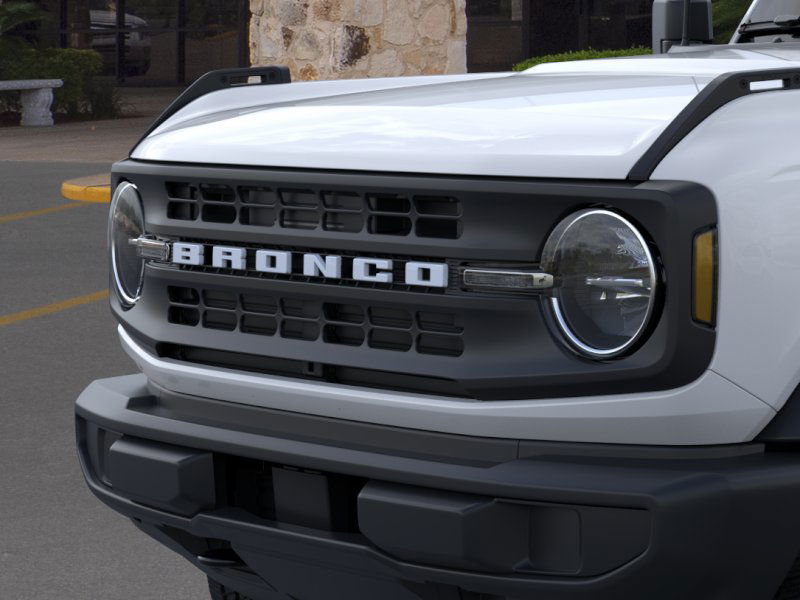 2025 Ford Bronco Base photo 16