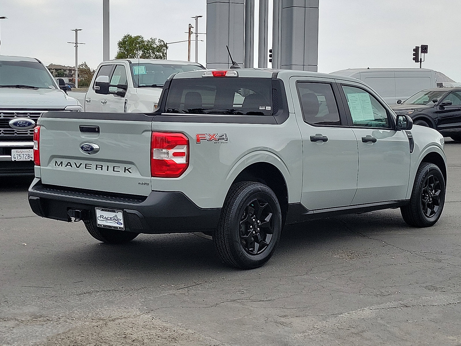 2022 Ford Maverick XLT photo 2