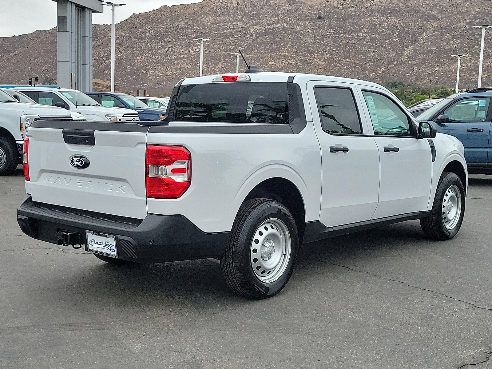 2025 Ford Maverick XL photo 2