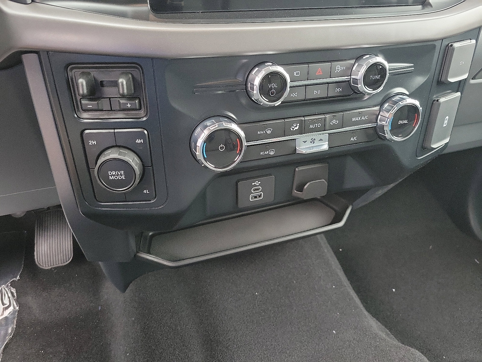 2025 Ford F-150 XLT photo 4