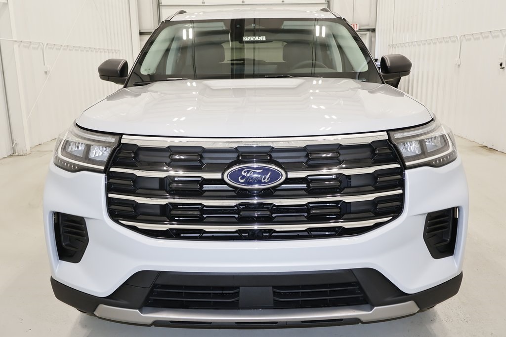 2025 Ford Explorer photo 3
