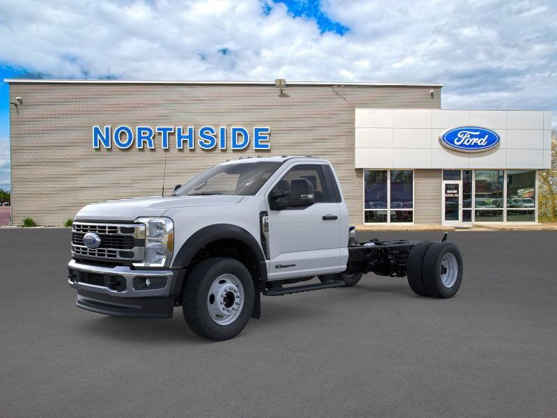 2025 Ford F-550 photo 2
