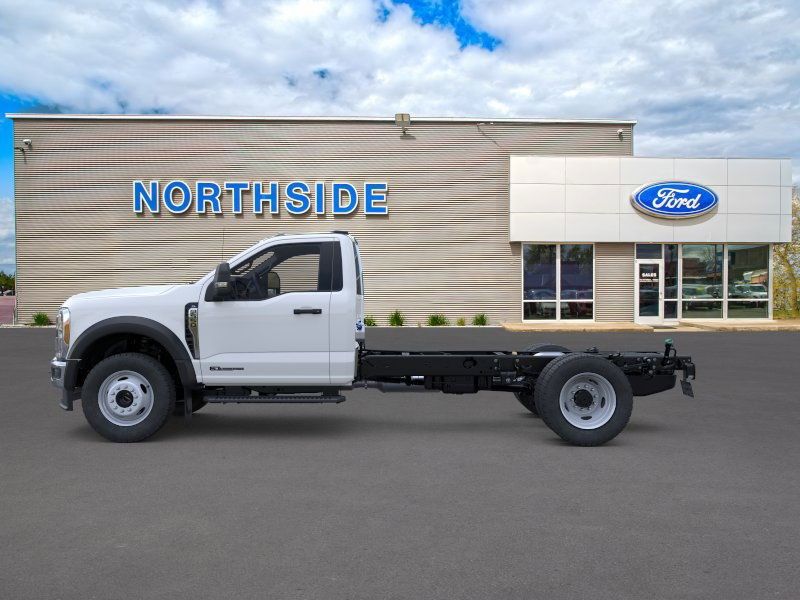 2025 Ford F-550 photo 4