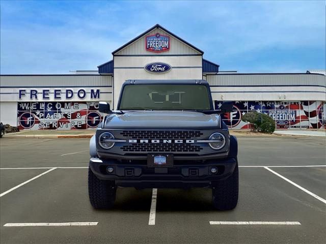 2025 Ford Bronco Badlands photo 2