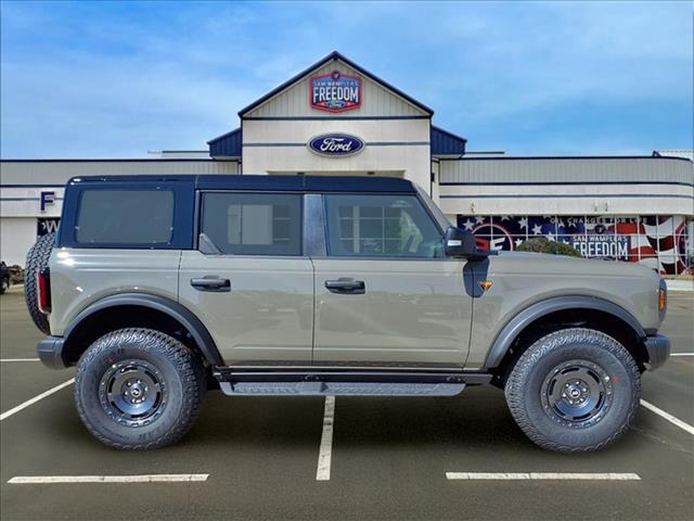 2025 Ford Bronco Badlands photo 8