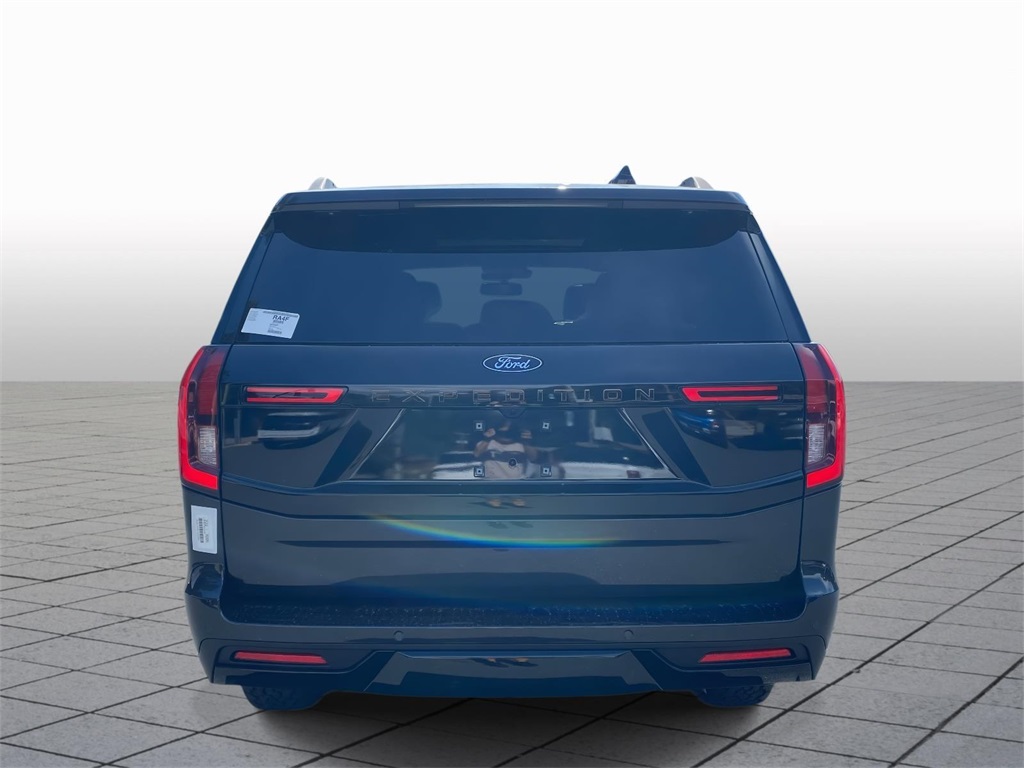 2025 Ford Expedition photo 3