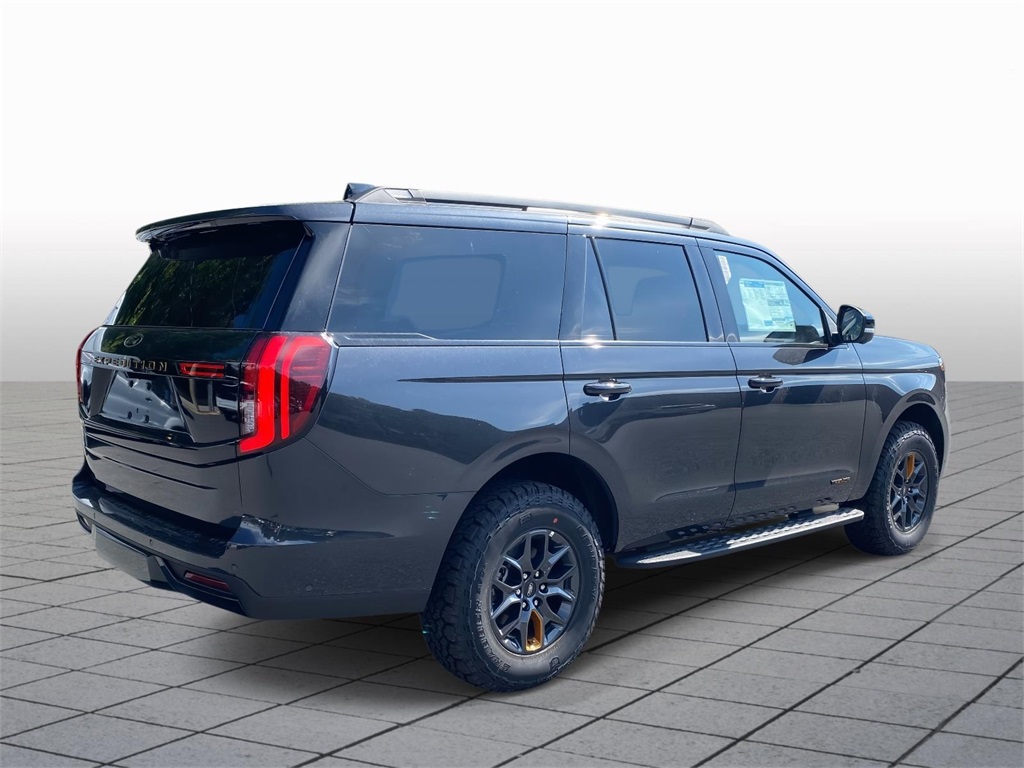 2025 Ford Expedition photo 4