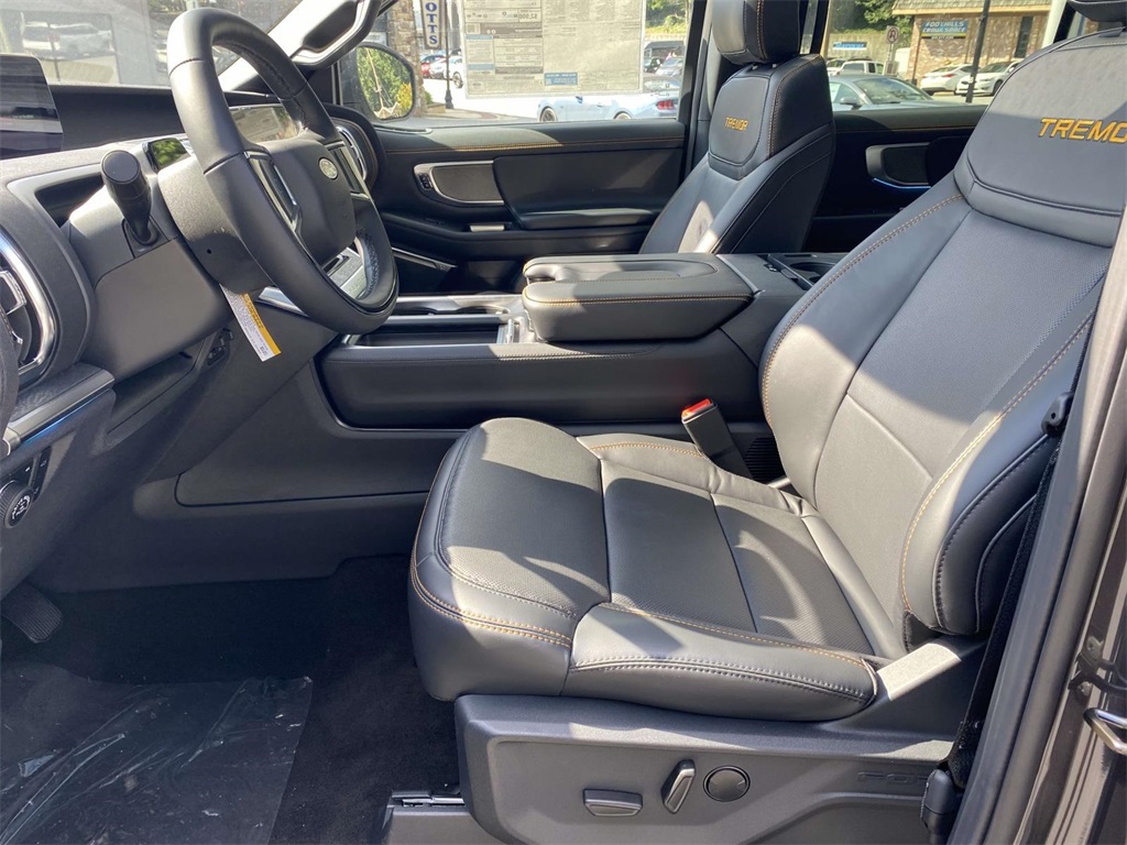 2025 Ford Expedition photo 11