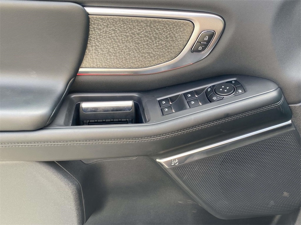 2025 Ford Expedition photo 13