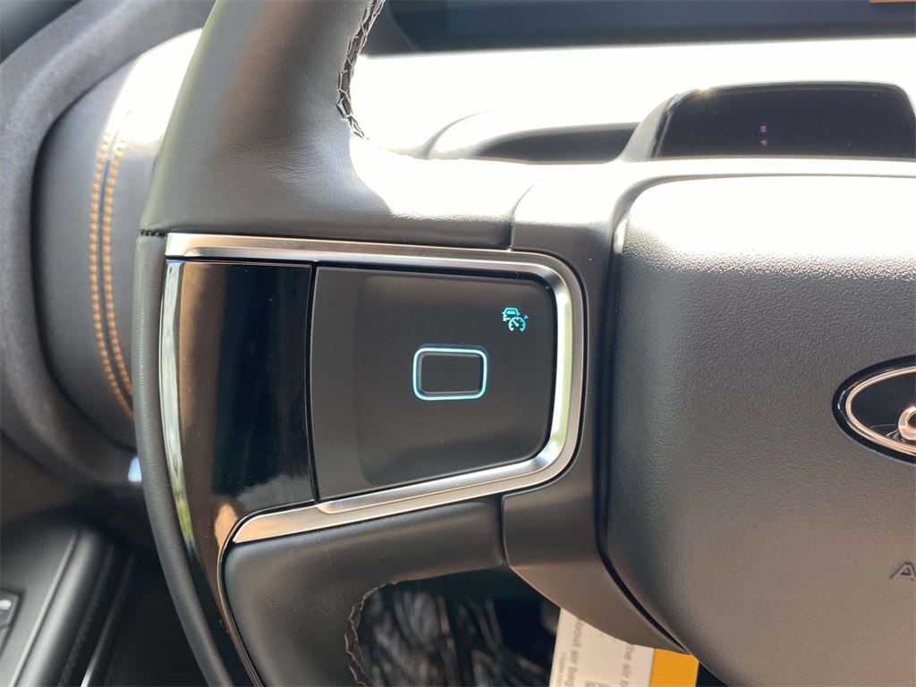 2025 Ford Expedition photo 16