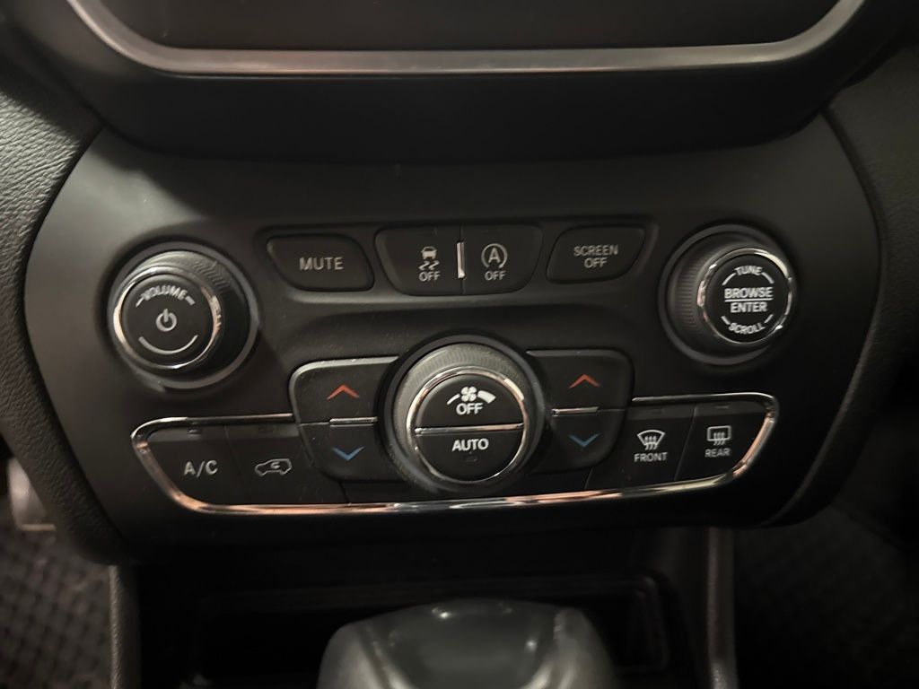 2019 Jeep Cherokee Trailhawk photo 12