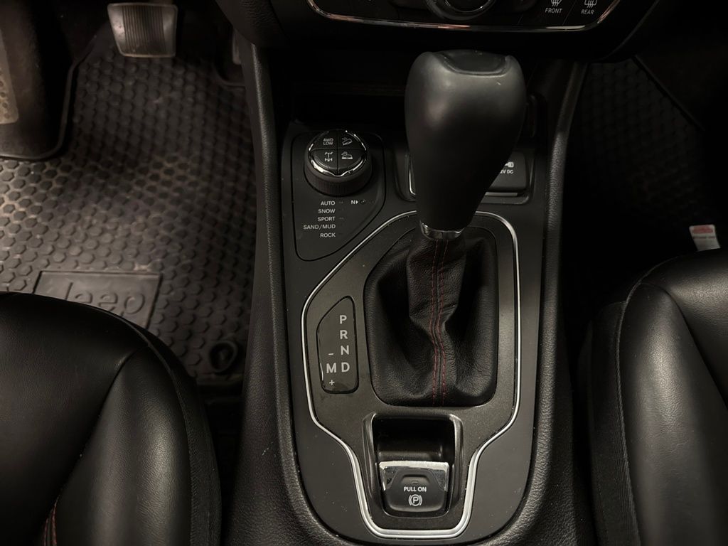 2019 Jeep Cherokee Trailhawk photo 13