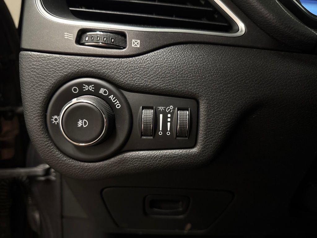 2019 Jeep Cherokee Trailhawk photo 14