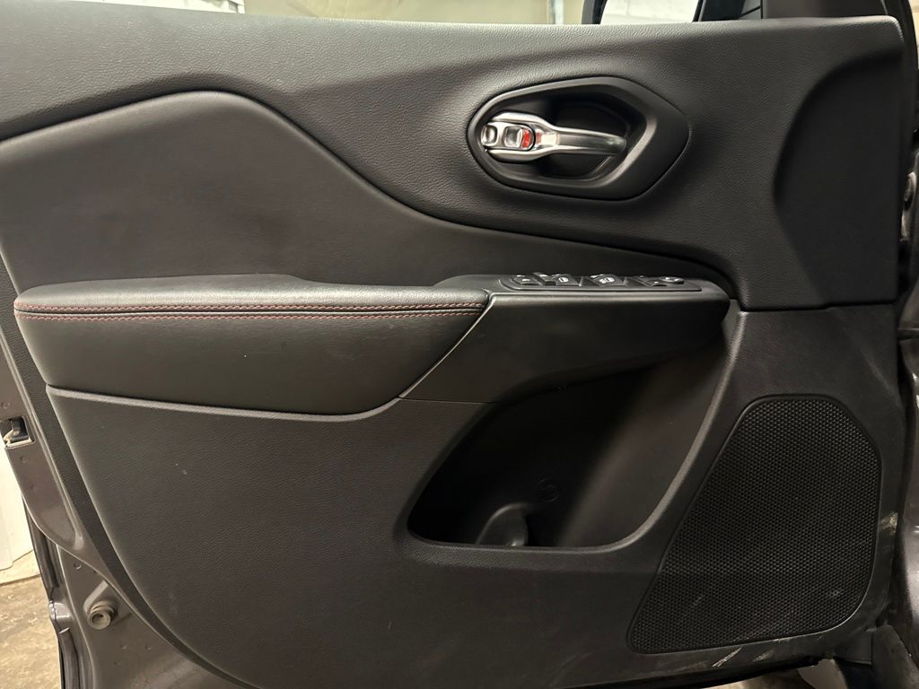 2019 Jeep Cherokee Trailhawk photo 16