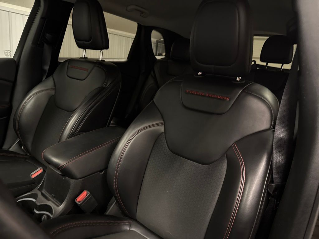 2019 Jeep Cherokee Trailhawk photo 18