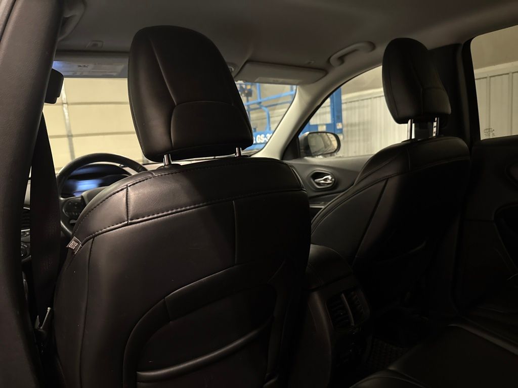 2019 Jeep Cherokee Trailhawk photo 19