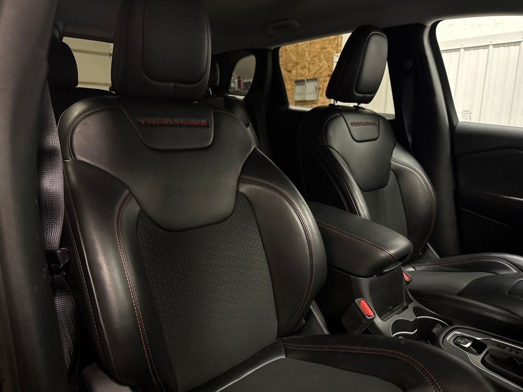 2019 Jeep Cherokee Trailhawk photo 24