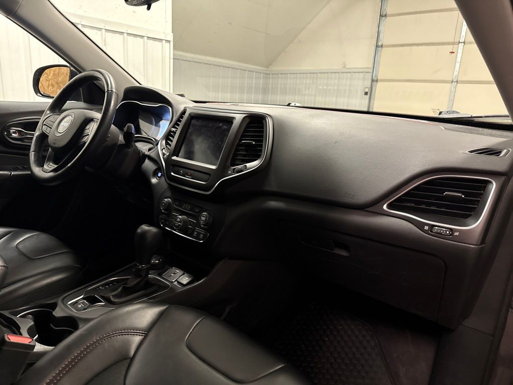 2019 Jeep Cherokee Trailhawk photo 25