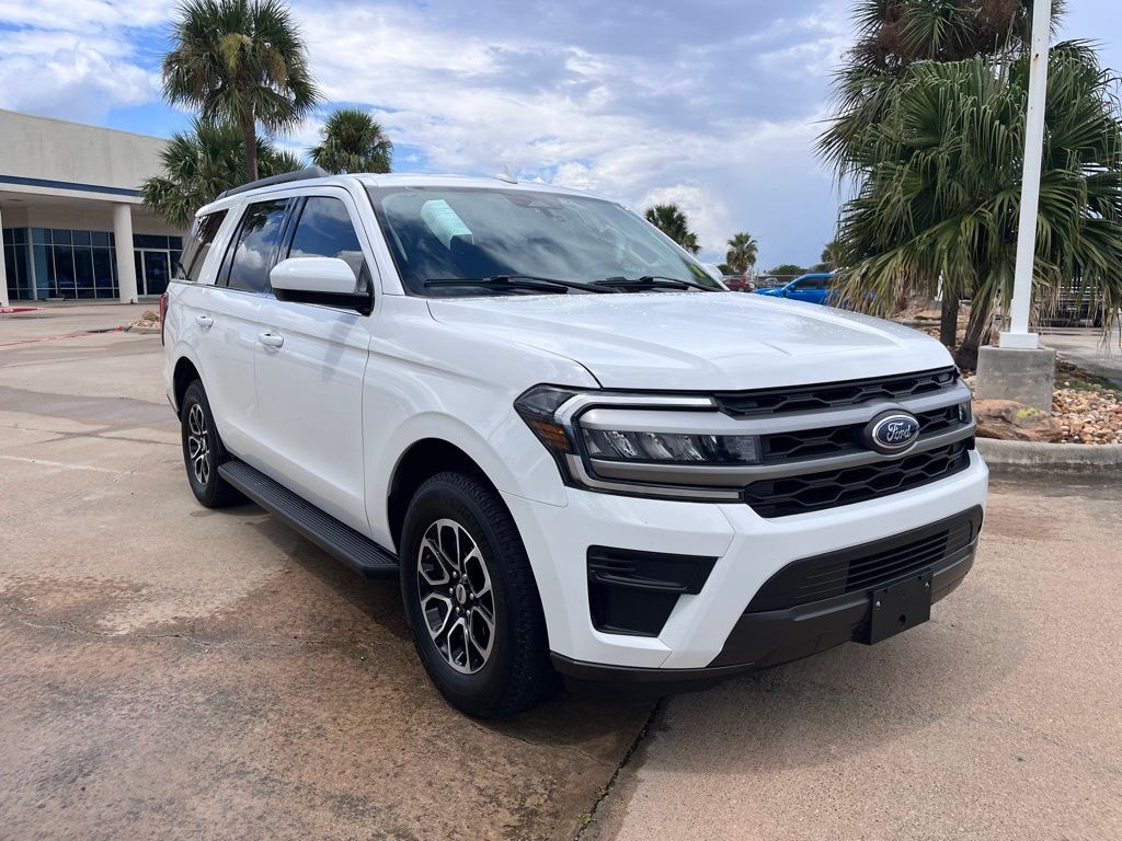 2023 Ford Expedition XLT photo 2