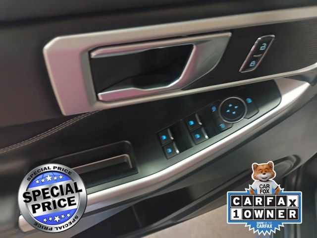 2023 Ford Explorer XLT photo 9