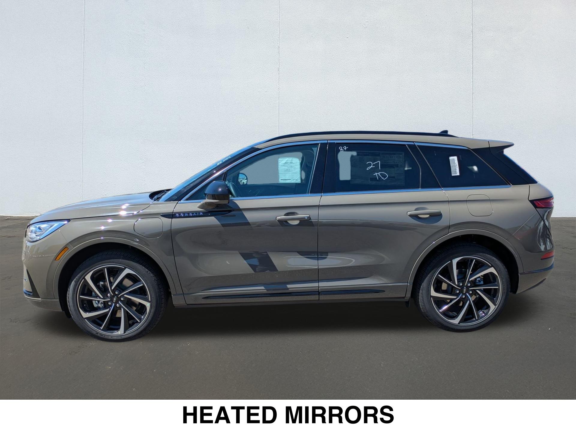 2025 Lincoln Corsair Grand Touring photo 3