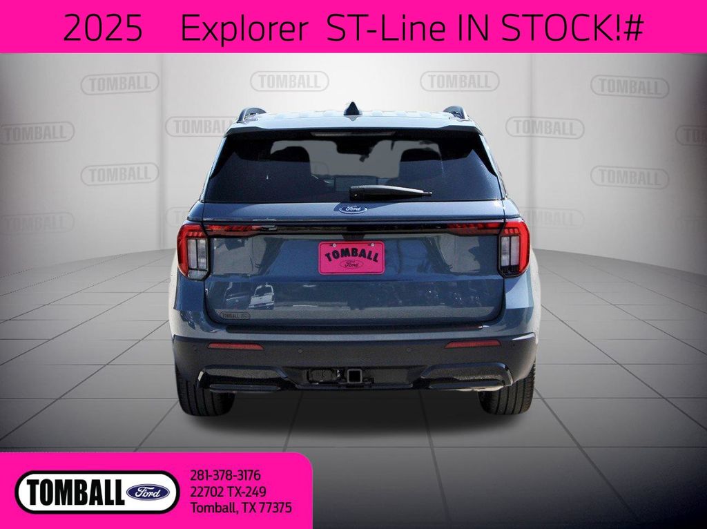 2025 Ford Explorer ST-Line photo 2