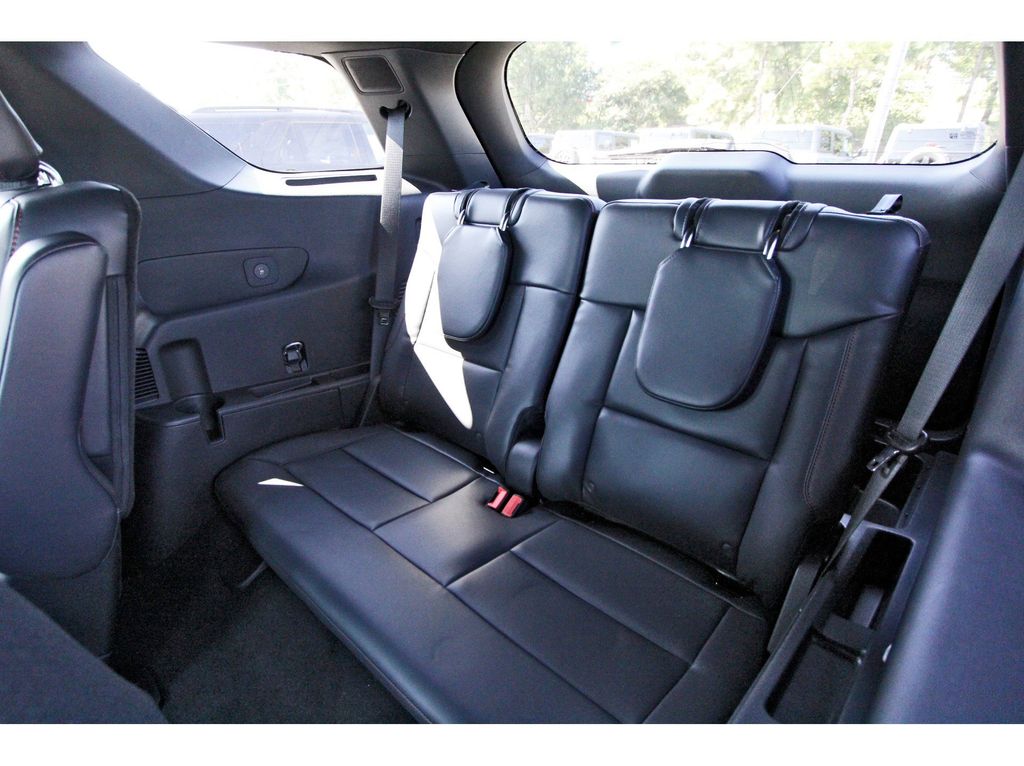 2025 Ford Explorer ST-Line photo 4