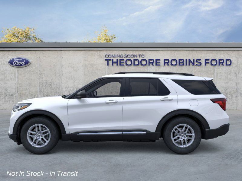 2025 Ford Explorer photo 2