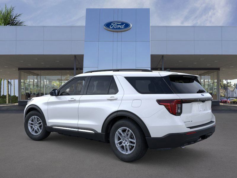 2025 Ford Explorer photo 3