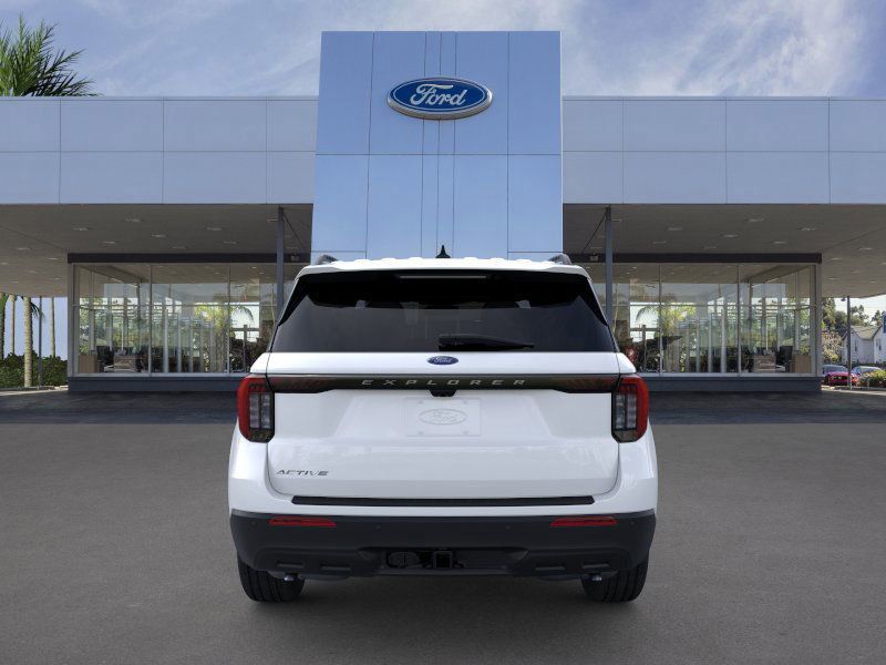 2025 Ford Explorer photo 4
