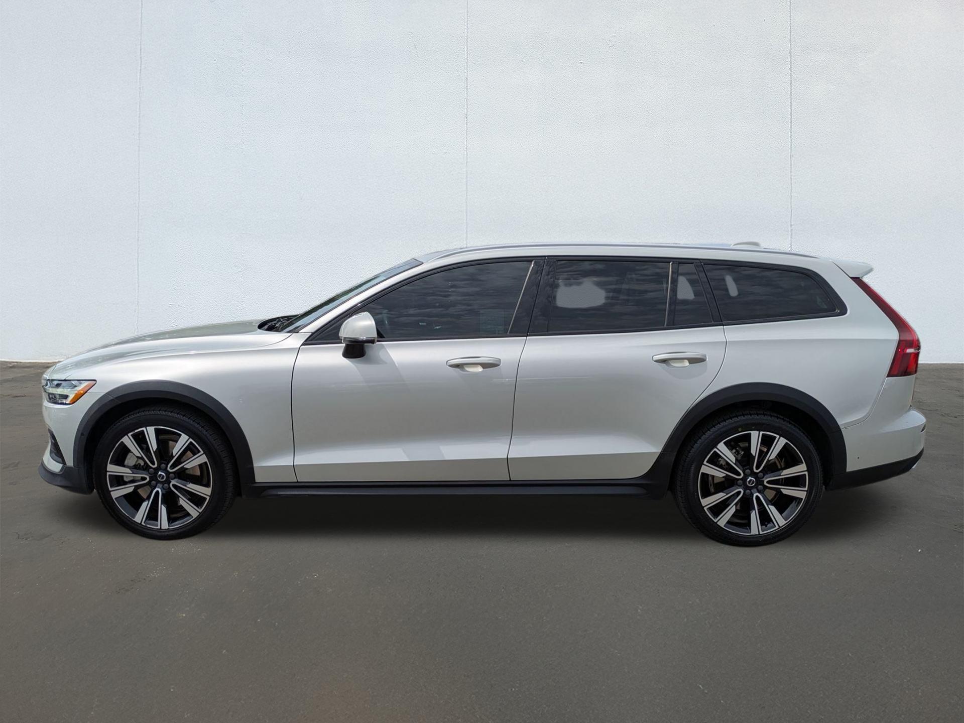 2020 Volvo V60 Cross Country T5 photo 2