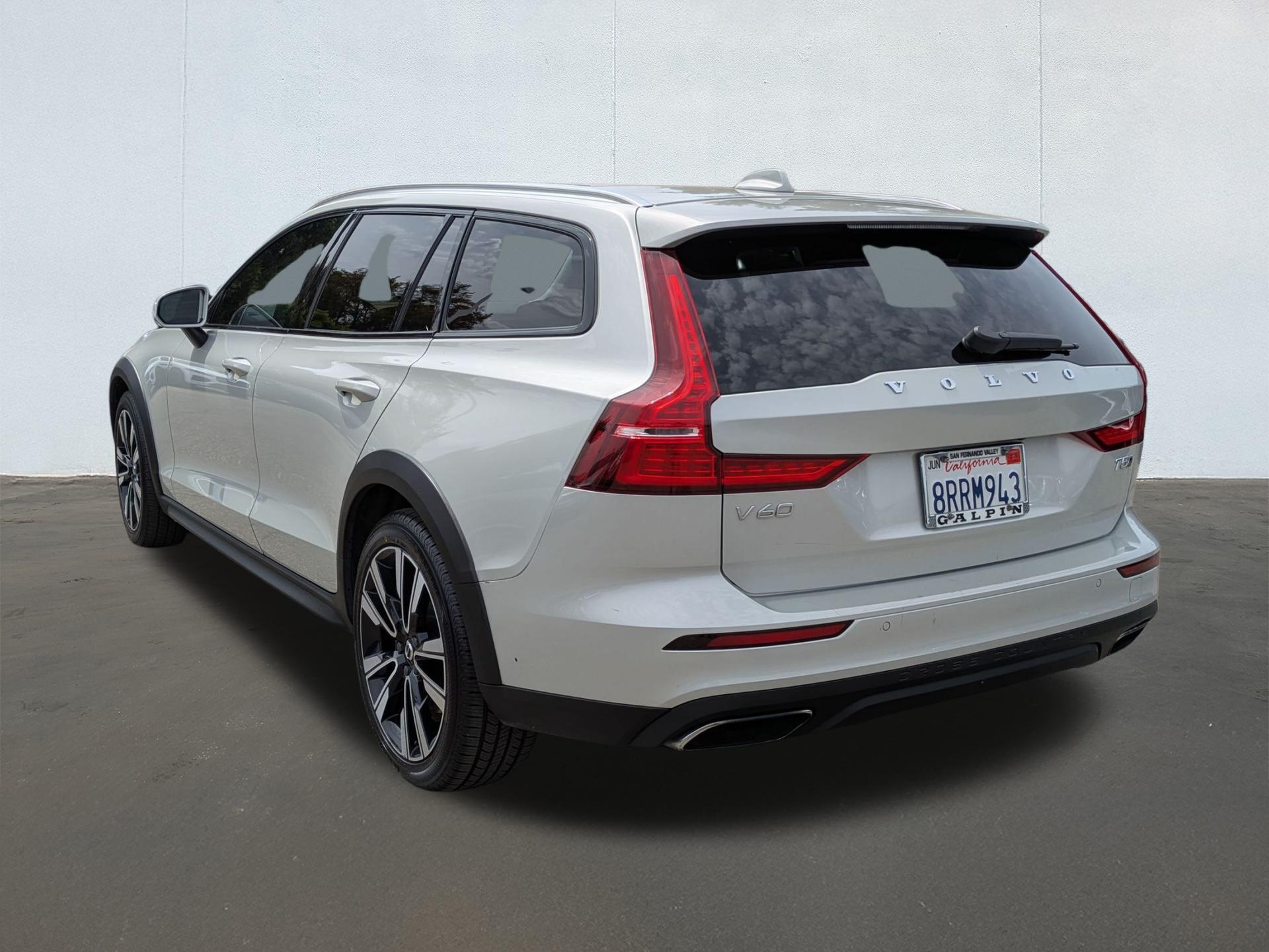 2020 Volvo V60 Cross Country T5 photo 3