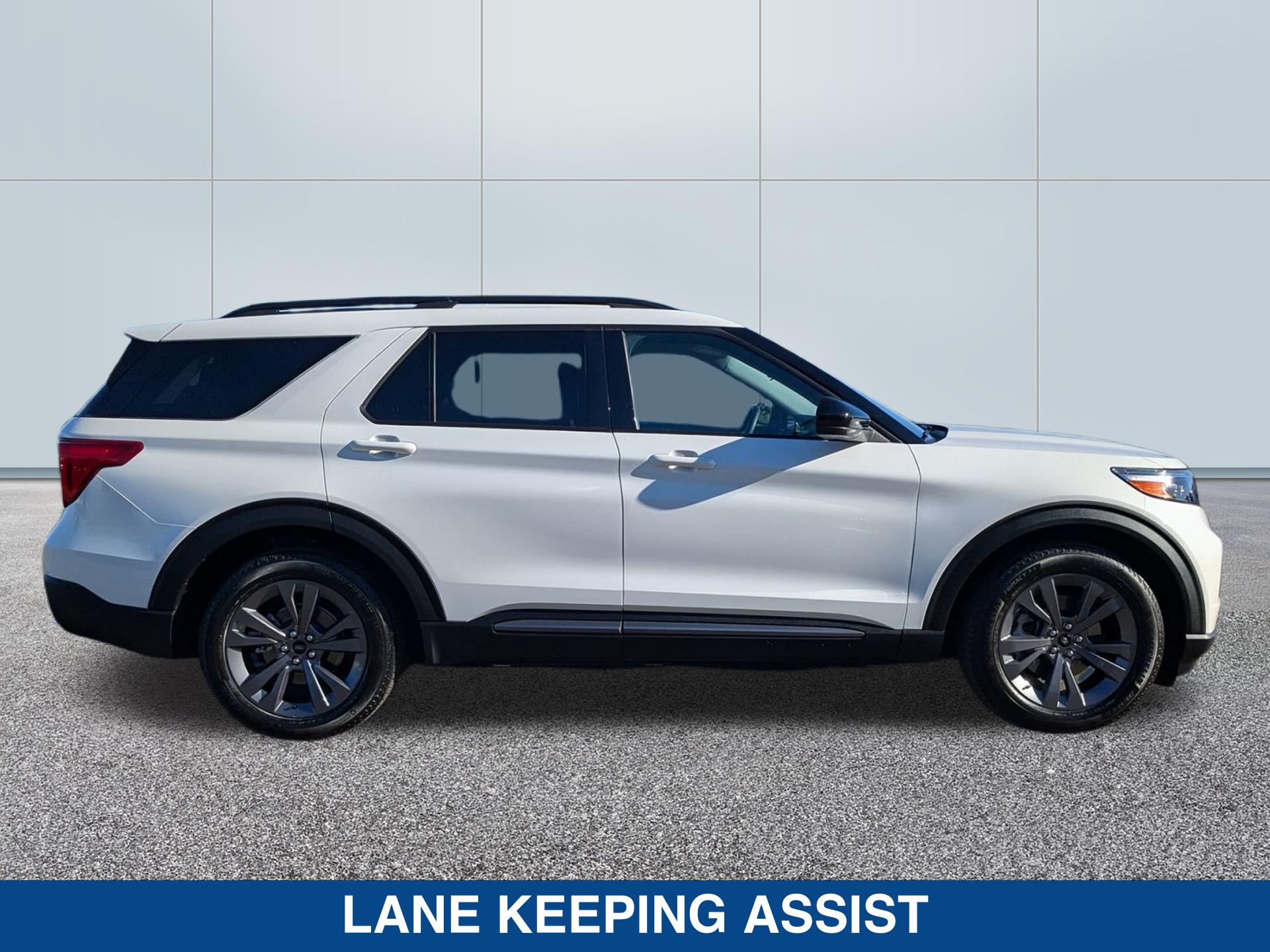 2023 Ford Explorer XLT photo 9