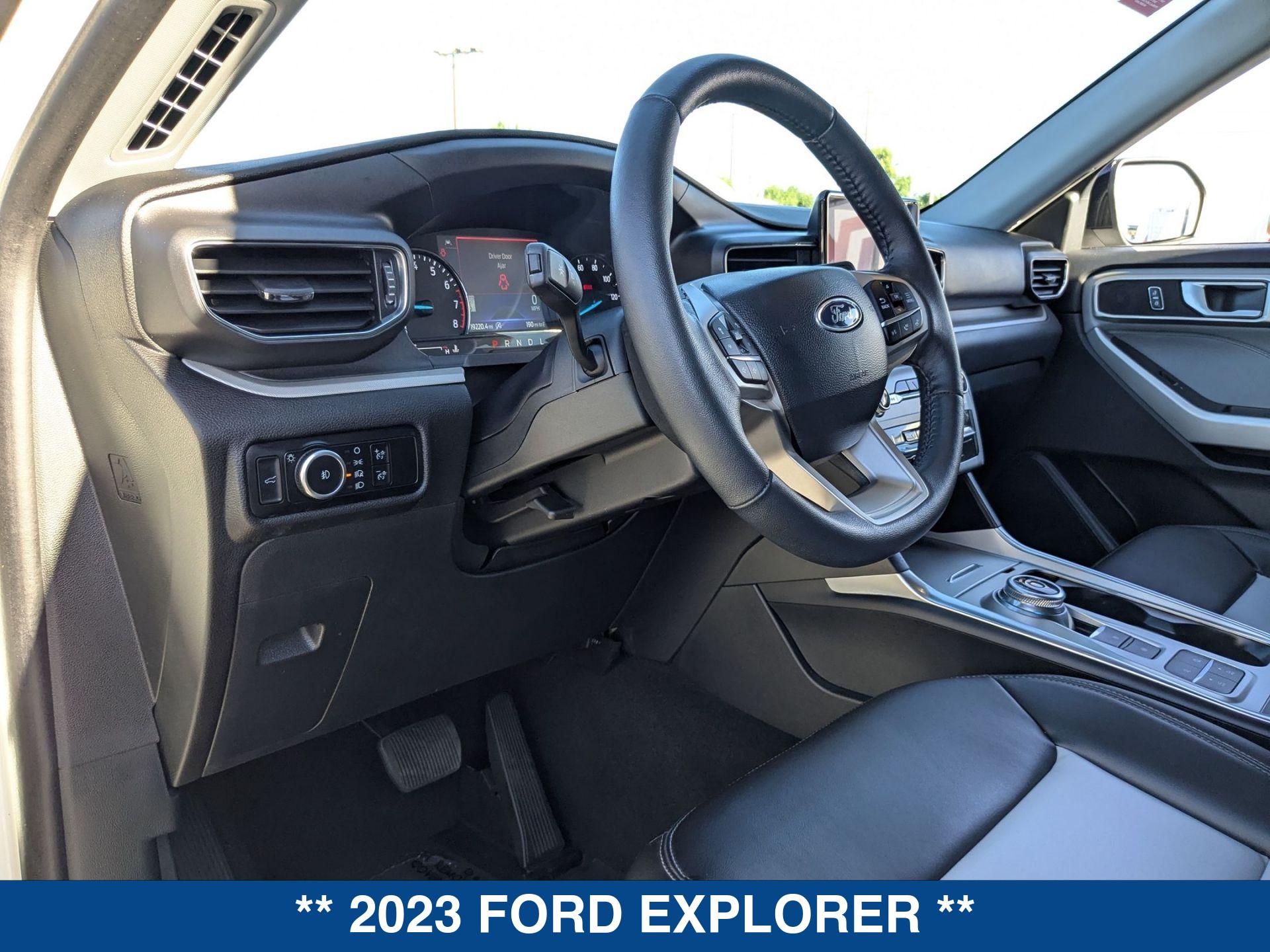 2023 Ford Explorer XLT photo 13