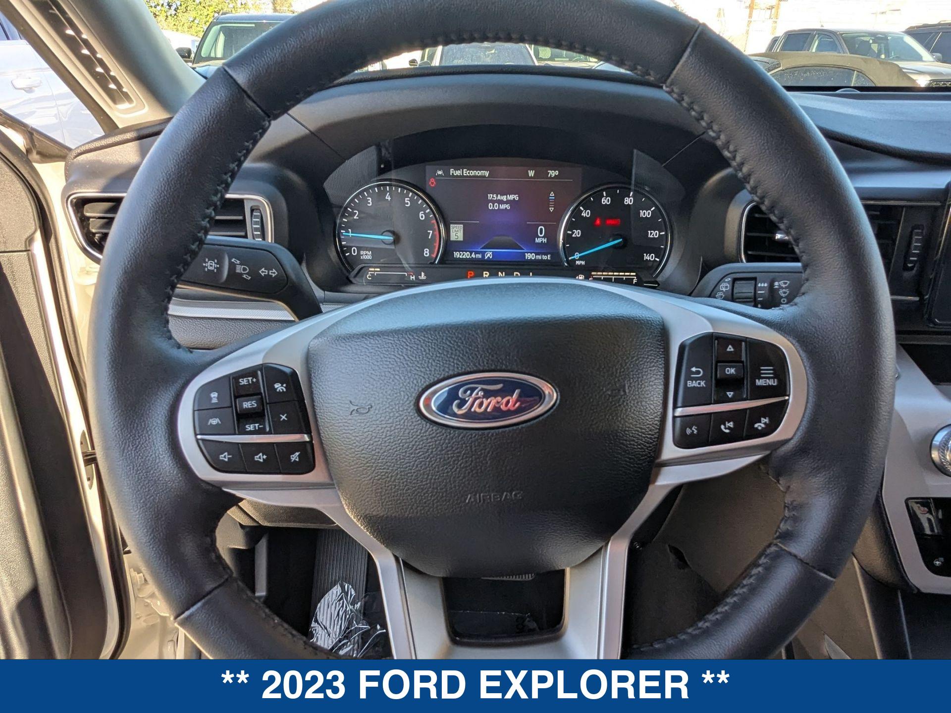 2023 Ford Explorer XLT photo 16