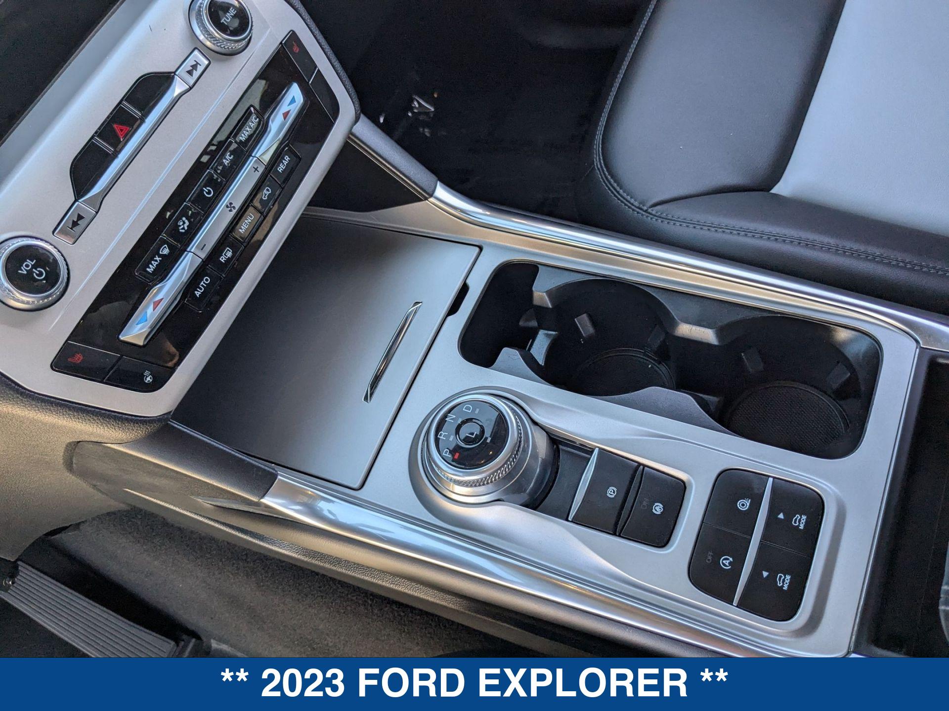 2023 Ford Explorer XLT photo 19