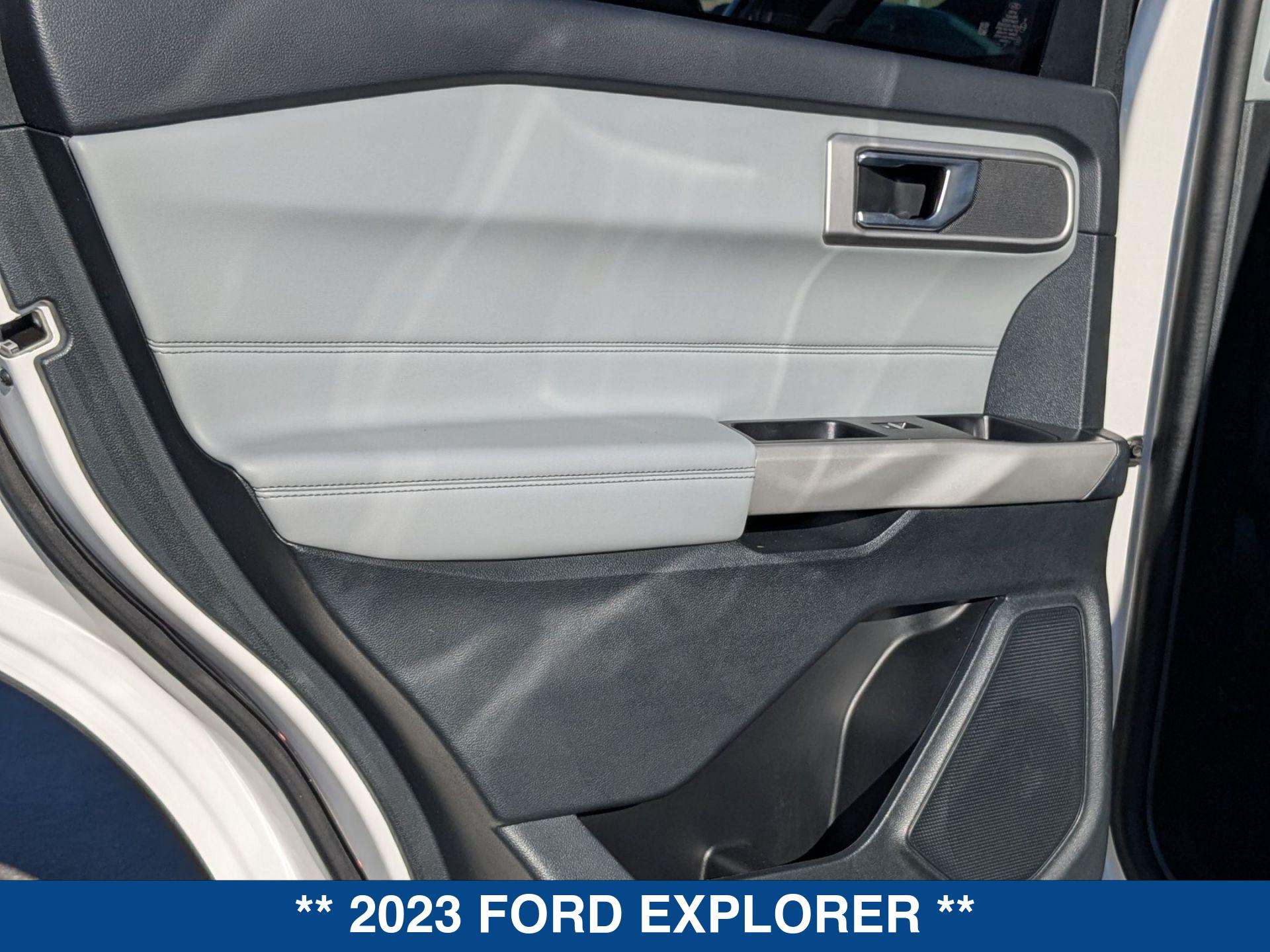 2023 Ford Explorer XLT photo 21