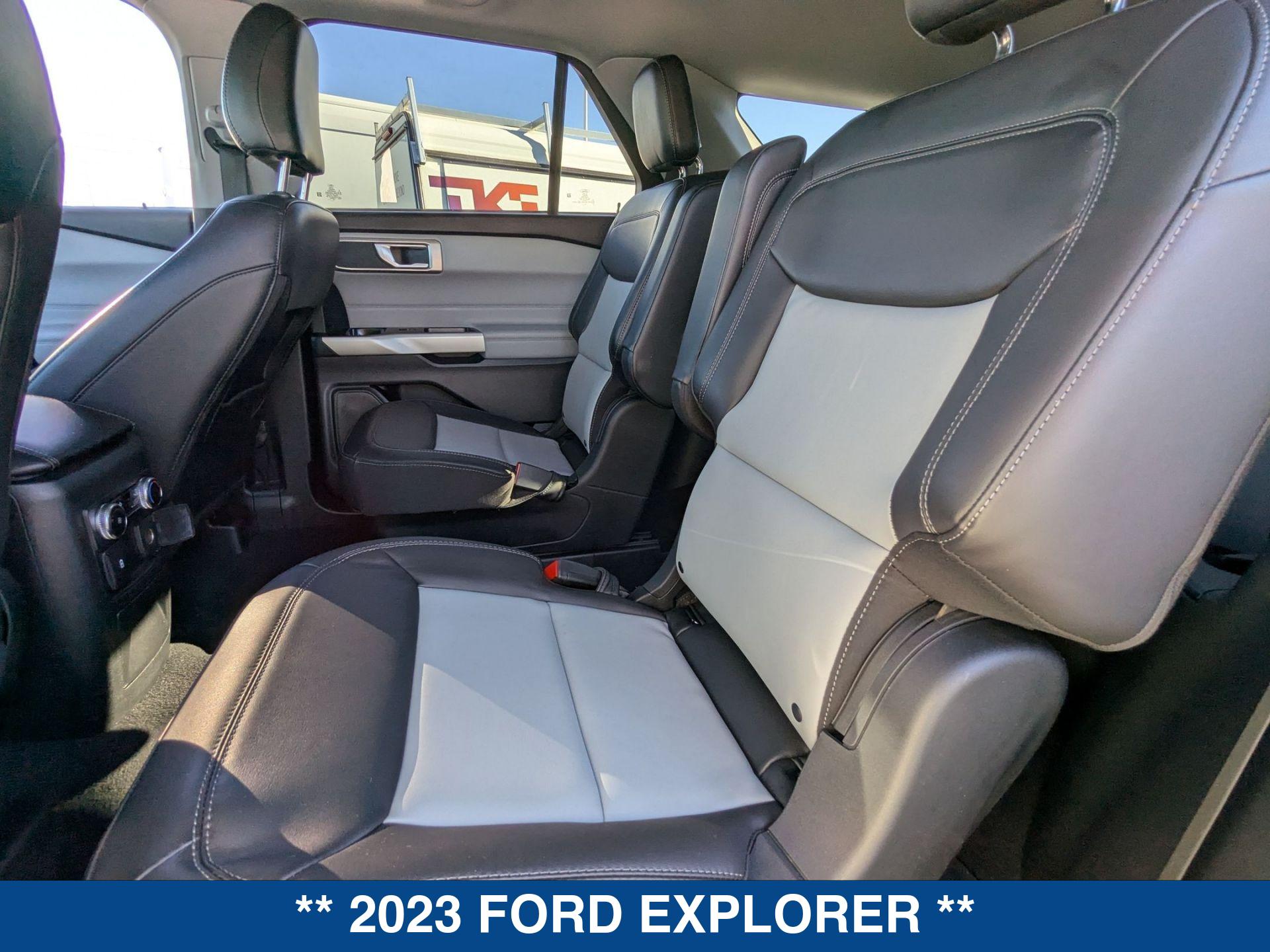 2023 Ford Explorer XLT photo 22