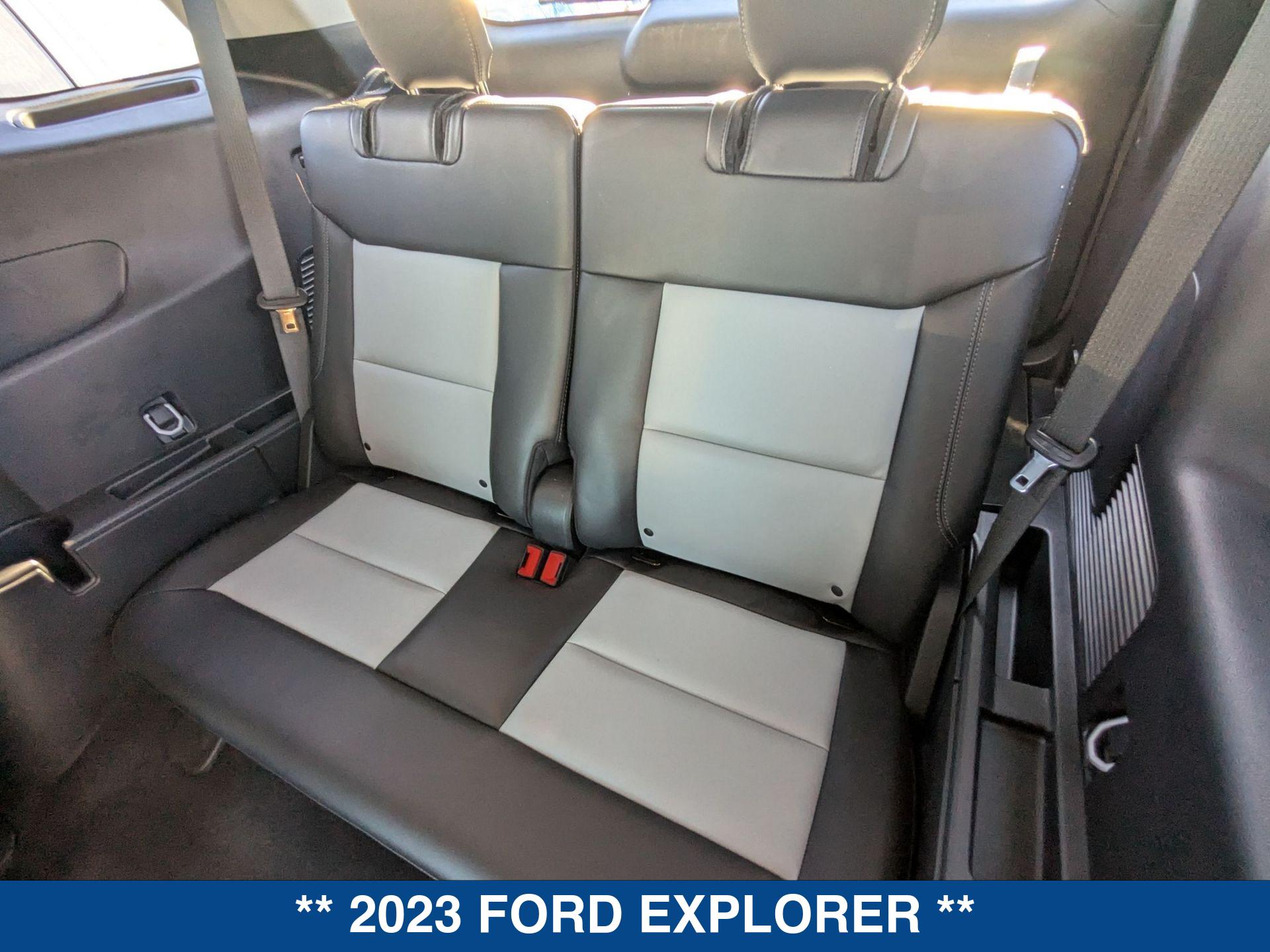 2023 Ford Explorer XLT photo 23