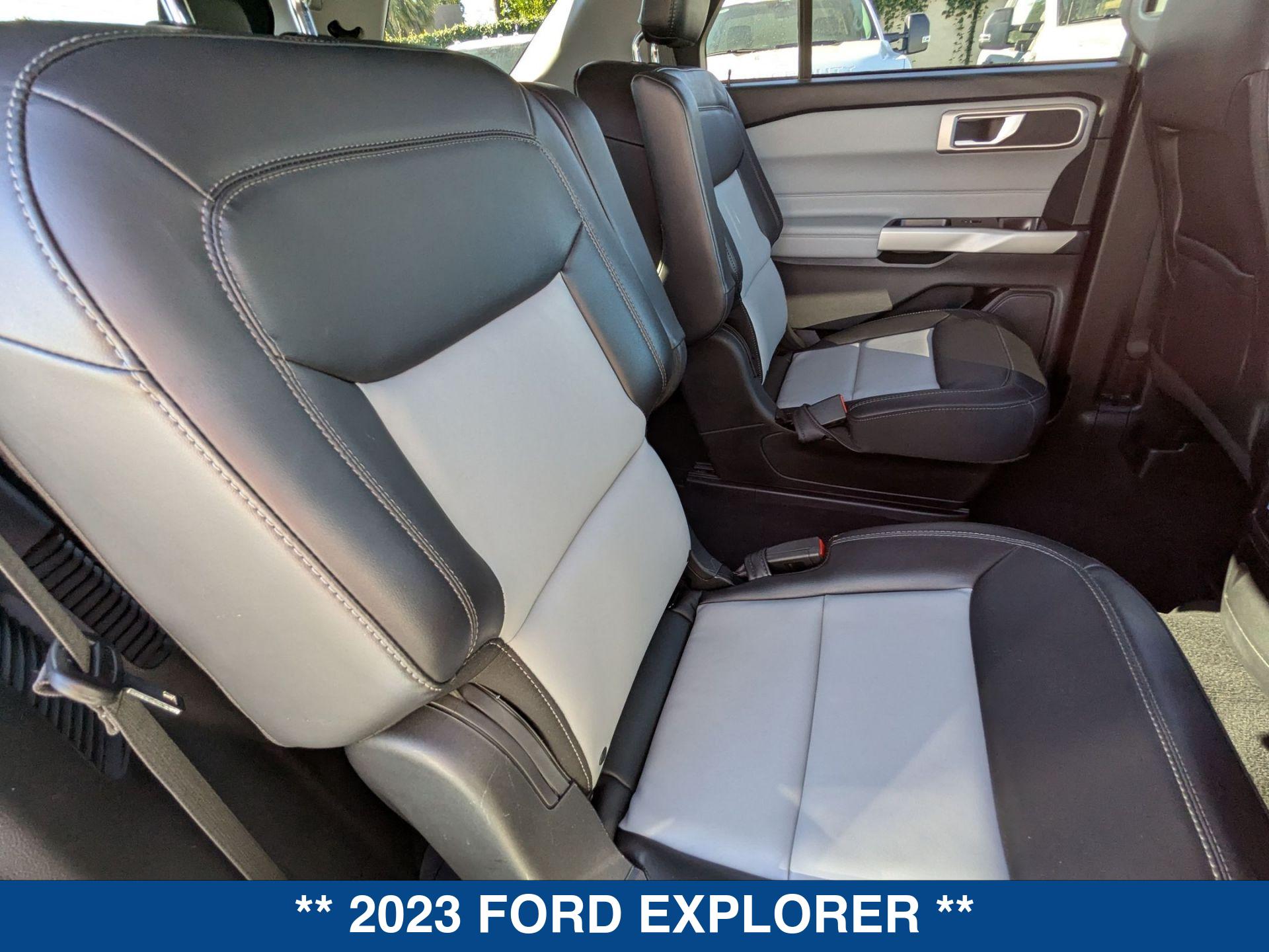 2023 Ford Explorer XLT photo 24