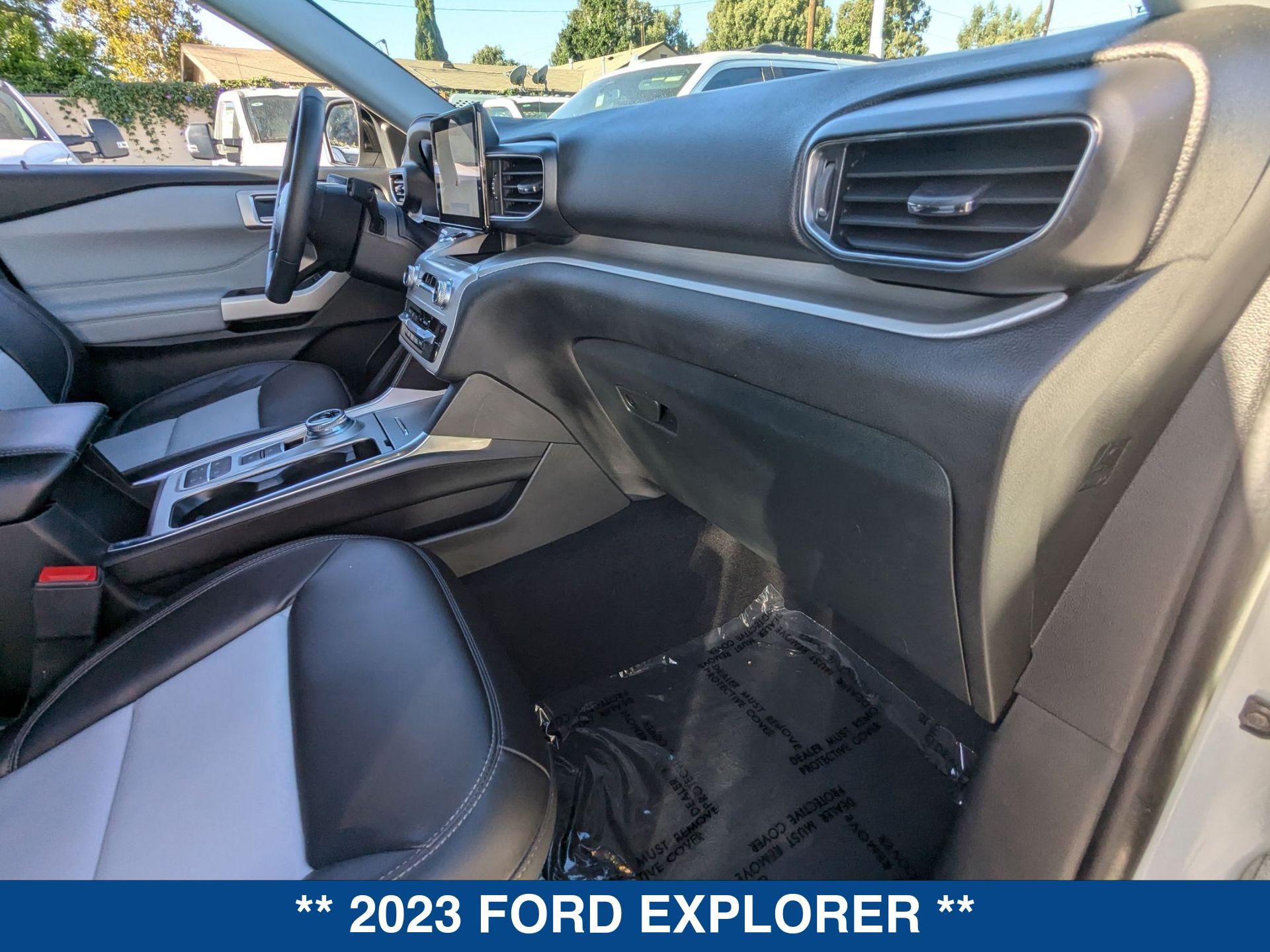 2023 Ford Explorer XLT photo 25