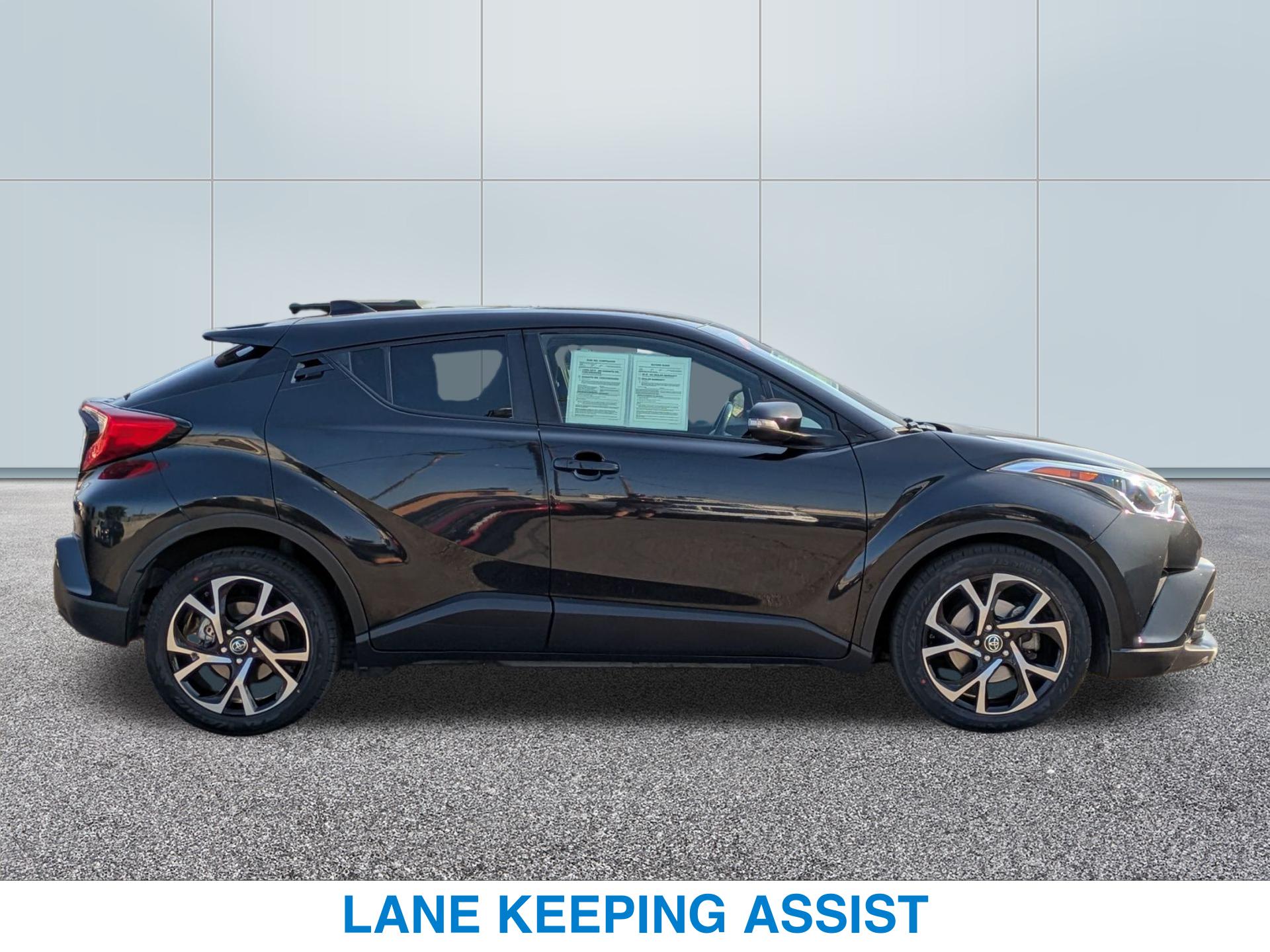 2019 Toyota C-HR XLE photo 4