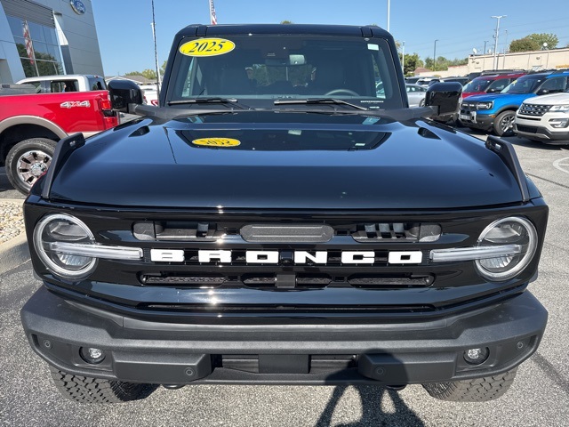 2025 Ford Bronco Outer Banks photo 3