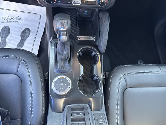 2025 Ford Bronco Outer Banks photo 14